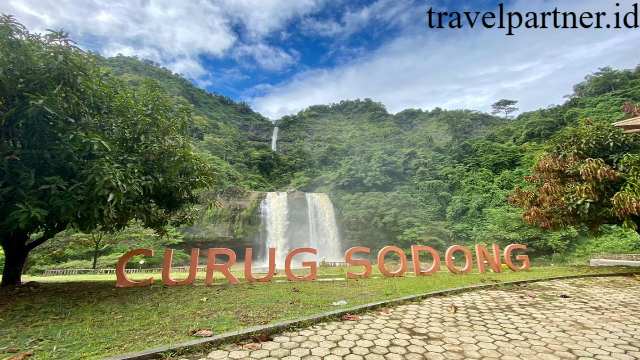 Pesona Alam Curug Sodong di Geopark Ciletuh