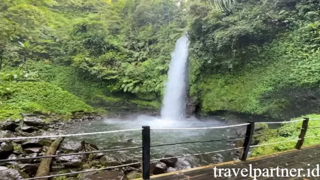 Keindahan Alam Curug Sawer Sukabumi yang Menyegarkan Jiwa