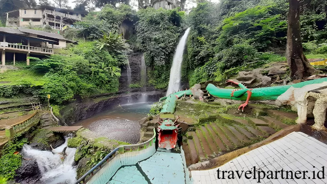 Menelusuri Keajaiban Air Terjun Luhur