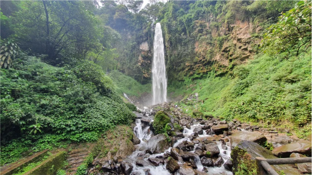Menyelami Keindahan Grojogan Sewu, Air Terjun Legendaris Jawa Tengah